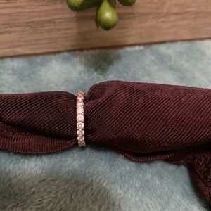 band ring with zirconias